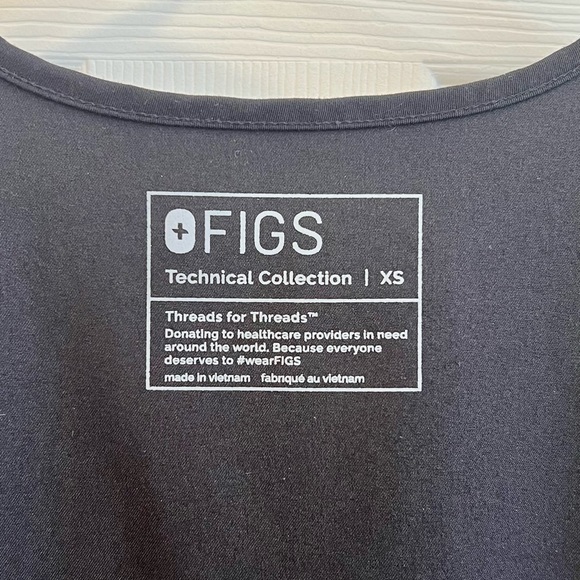 Women’s Figs Casma Scrub Top - Picture 3 of 6